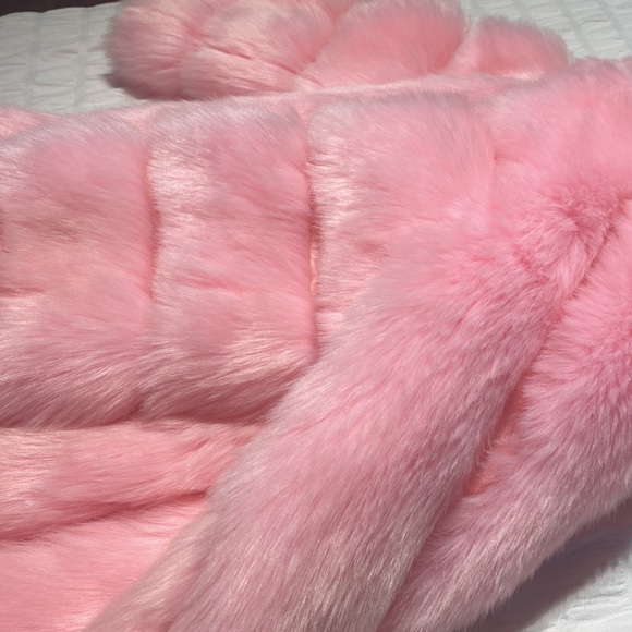 Pink faux fur jacket - Picture 2 of 2